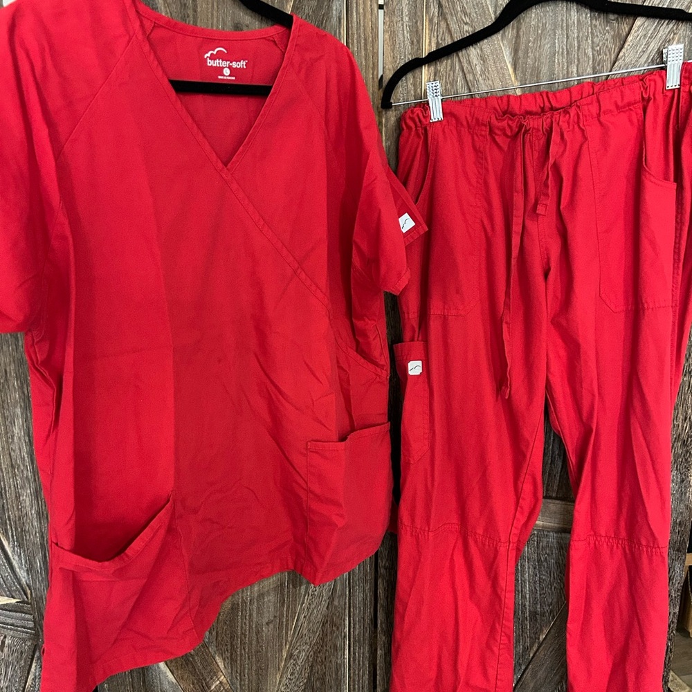 Uniform Advantage Red Relaxed Fit Scrub Set